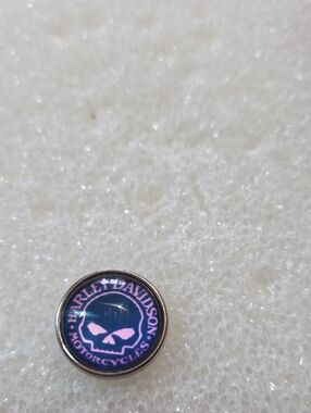 Harley-Davidson Pink and Black Skull Logo Ginger Snap 18mm